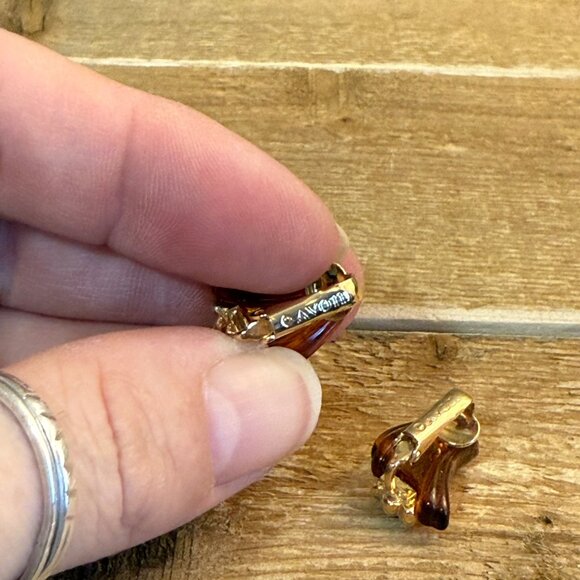 Vintage 70's Avon Tortoise & Gold Toned Clip On Earrings - Picture 4 of 5
